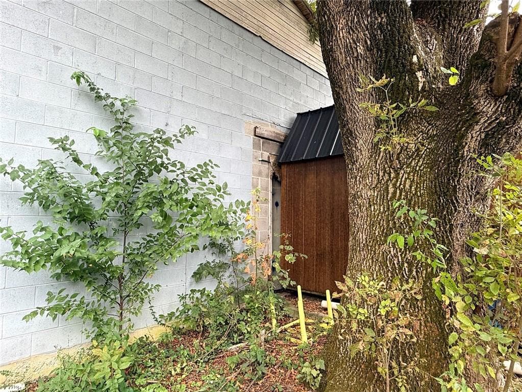 1 bedroom, 2 bathroom, 1,457 sq ft single family residence for sale at 645 James Street, Rossville, GA 30741 — photo 8