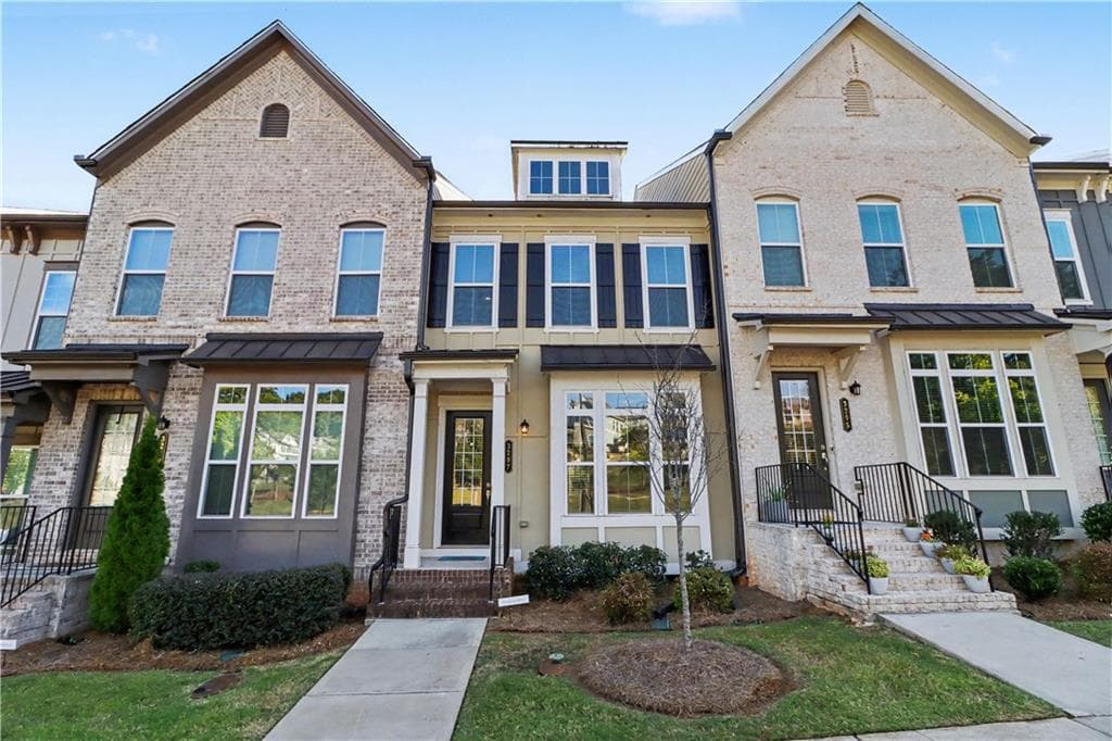 3 bedroom, 4 bathroom, 1,810 sq ft townhouse for sale at 3297 Park Pointe Cir Circle, Scottdale, GA 30079 — photo 2