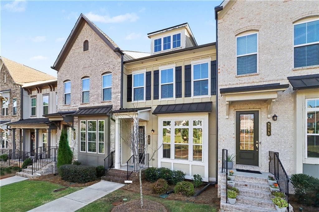 3 bedroom, 4 bathroom, 1,810 sq ft townhouse for sale at 3297 Park Pointe Cir Circle, Scottdale, GA 30079 — photo 3