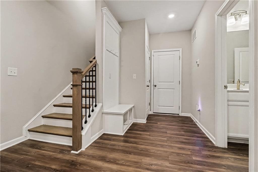 3 bedroom, 4 bathroom, 1,810 sq ft townhouse for sale at 3297 Park Pointe Cir Circle, Scottdale, GA 30079 — photo 4