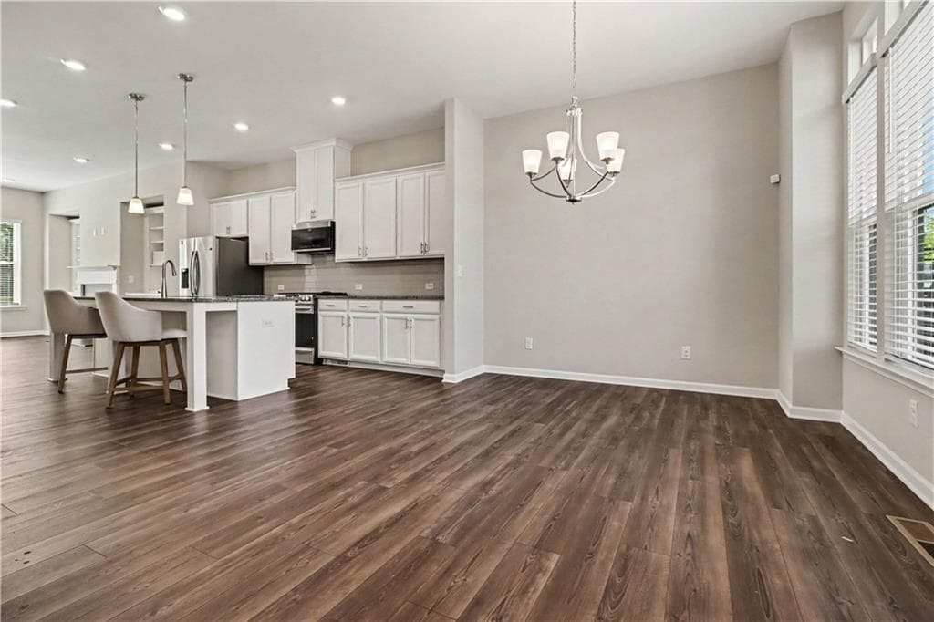 3 bedroom, 4 bathroom, 1,810 sq ft townhouse for sale at 3297 Park Pointe Cir Circle, Scottdale, GA 30079 — photo 7