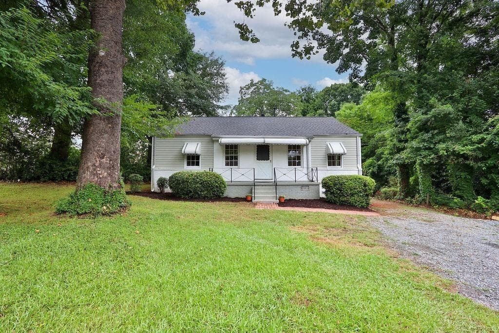 3 bedroom, 1 bathroom, 1,246 sq ft single family residence for rent at 1329 Blanche Drive, Marietta, GA 30067 for $1,850 a month — photo 1 of 29