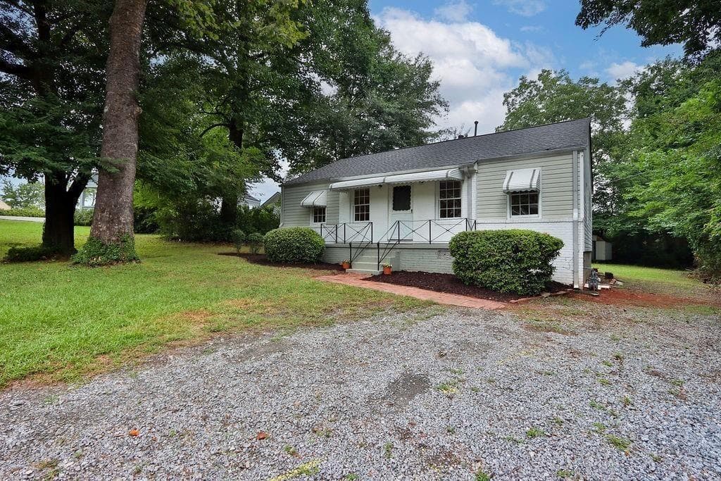 3 bedroom, 1 bathroom, 1,246 sq ft single family residence for rent at 1329 Blanche Drive, Marietta, GA 30067 for $1,850 a month — photo 3