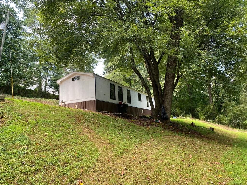 2 bedroom, 2 bathroom, 950 sq ft single family residence for sale at 5620 Betty Lane, Dawsonville, GA 30534