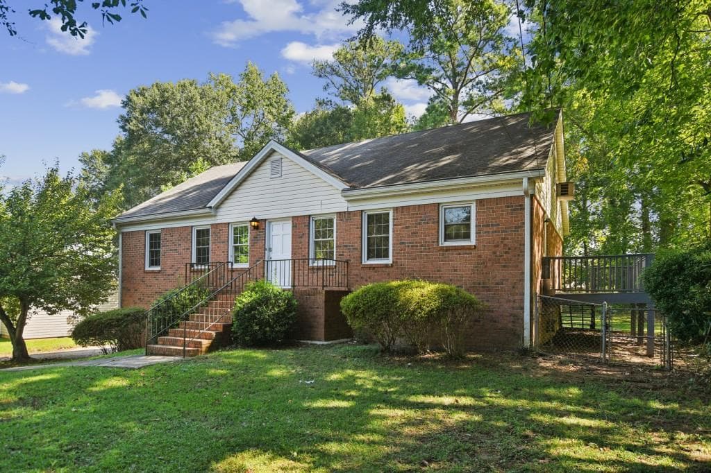 4 bedroom, 2 bathroom, 2,304 sq ft single family residence for rent at 5659 Whispering Pines Road, Mableton, GA 30126 for $2,600 a month — photo 2