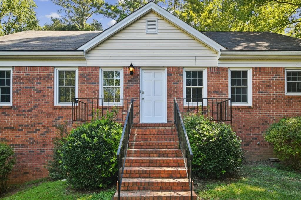 4 bedroom, 2 bathroom, 2,304 sq ft single family residence for rent at 5659 Whispering Pines Road, Mableton, GA 30126 for $2,600 a month — photo 3