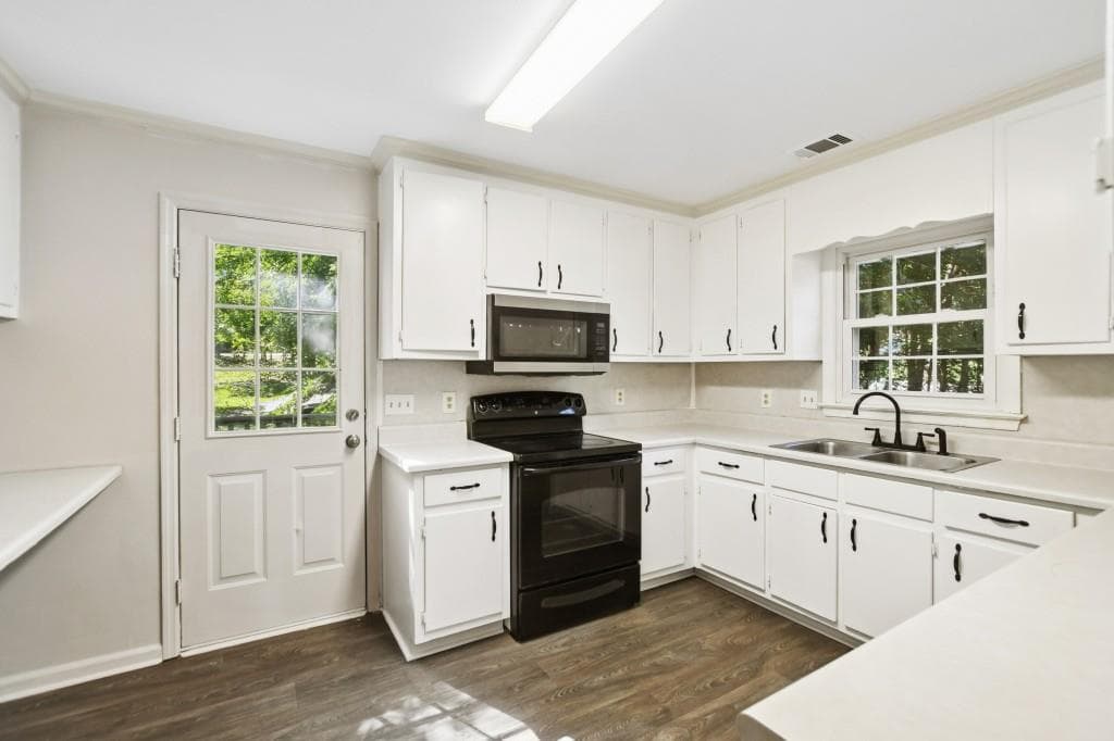 4 bedroom, 2 bathroom, 2,304 sq ft single family residence for rent at 5659 Whispering Pines Road, Mableton, GA 30126 for $2,600 a month — photo 10