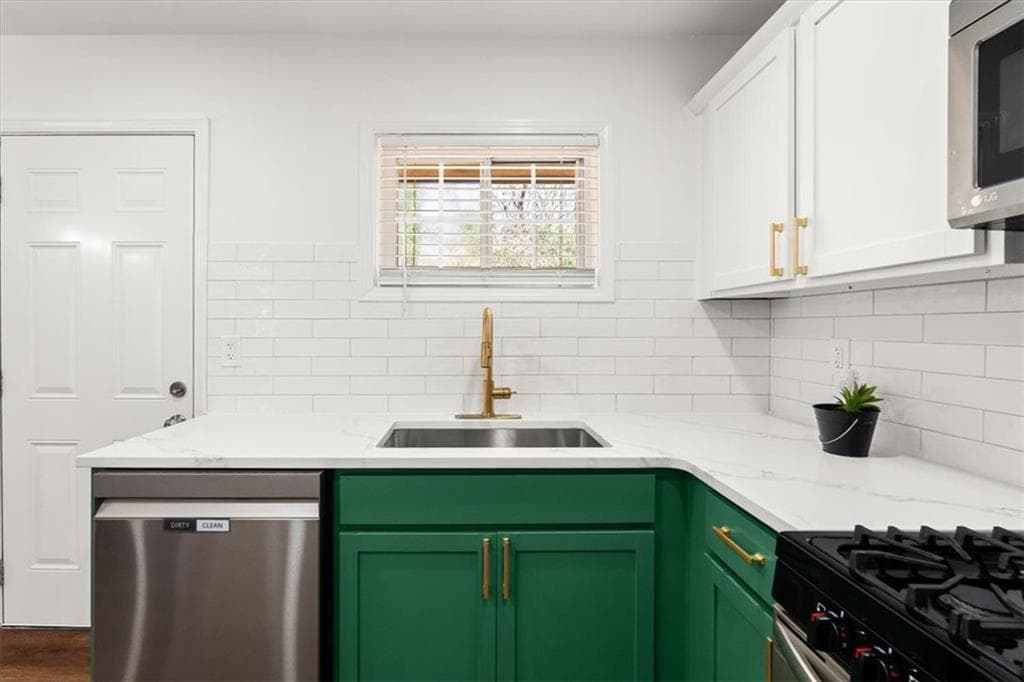 3 bedroom, 2 bathroom, 1,100 sq ft single family residence for sale at 3770 Larkspur Terrace, Decatur, GA 30032 — photo 9