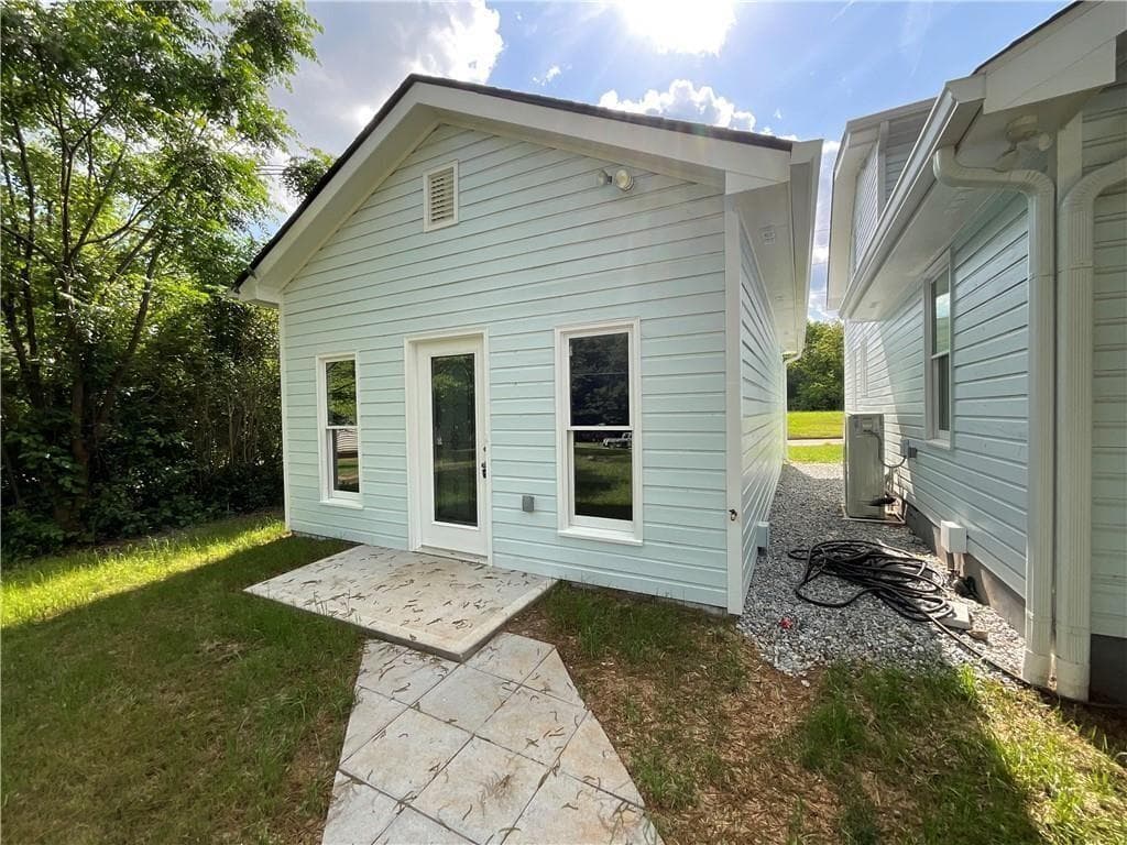 5 bedroom, 4 bathroom, 2,575 sq ft single family residence for rent at 5191 Emory Street, Covington, GA 30014 for $2,900 a month — photo 2