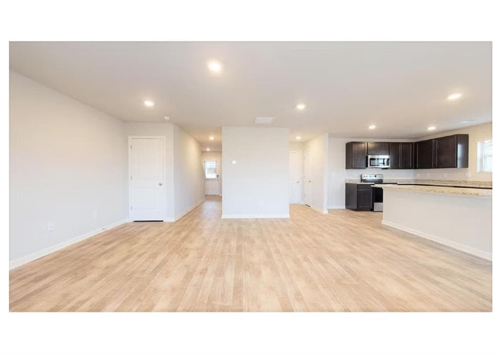 4 bedroom, 3 bathroom, 2,000 sq ft single family residence for sale at 502 Headwater Court, LaGrange, GA 30241 — photo 5