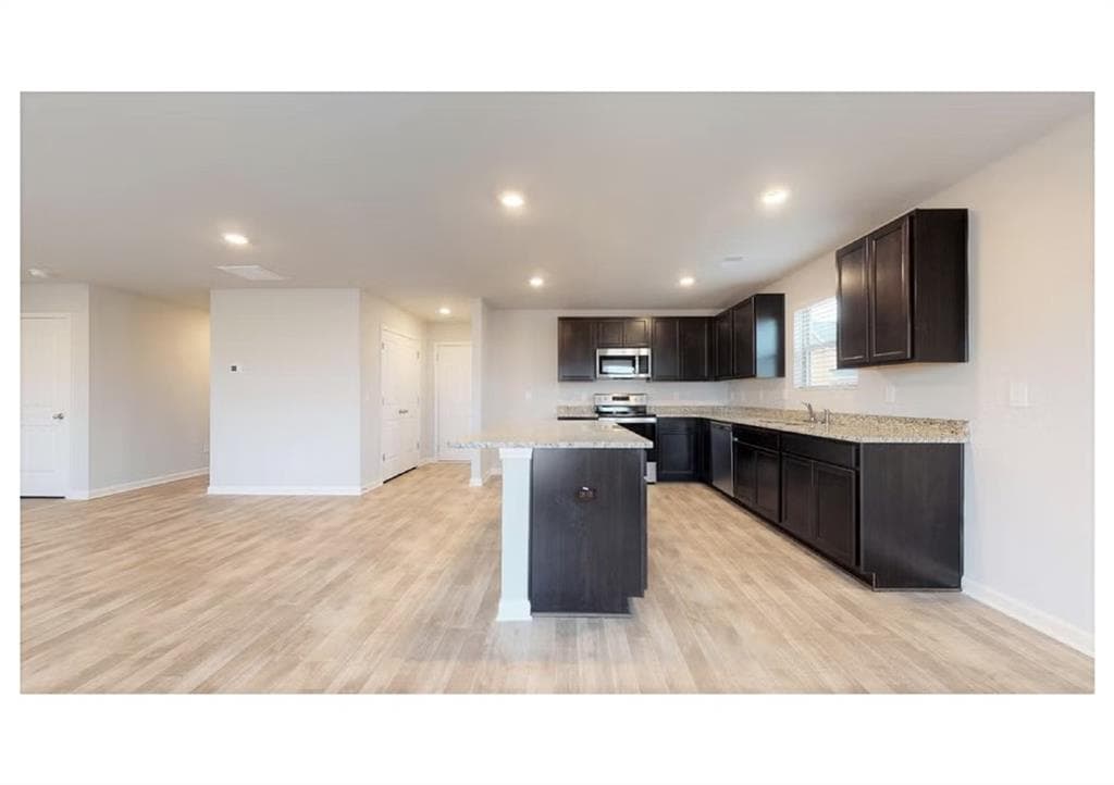 4 bedroom, 3 bathroom, 2,000 sq ft single family residence for sale at 502 Headwater Court, LaGrange, GA 30241 — photo 6