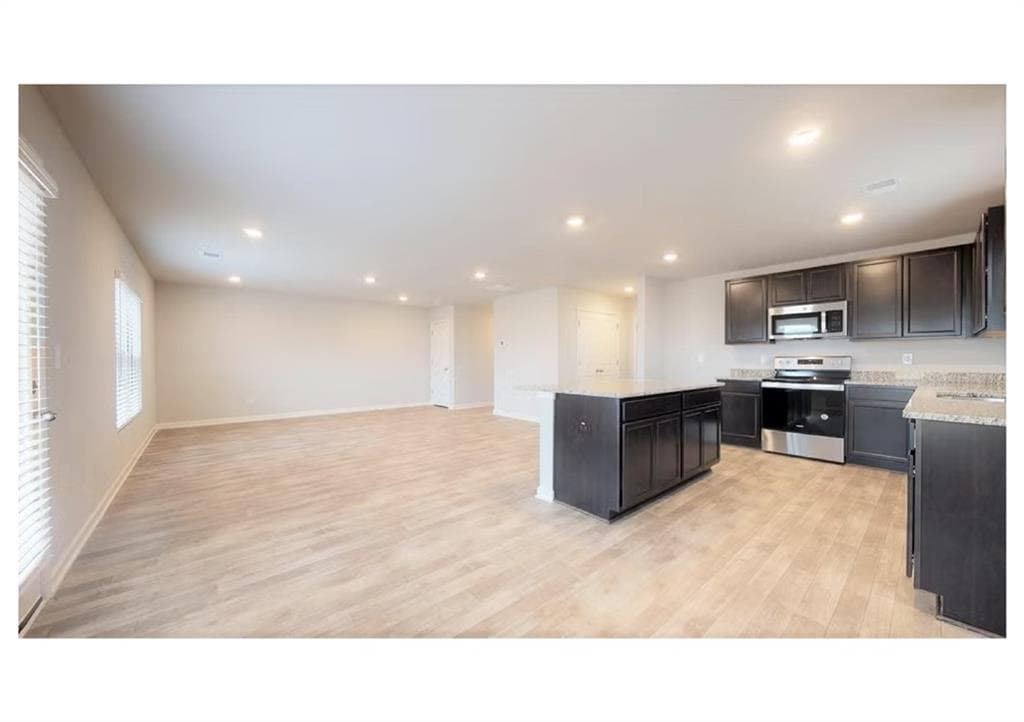 4 bedroom, 3 bathroom, 2,000 sq ft single family residence for sale at 502 Headwater Court, LaGrange, GA 30241 — photo 7