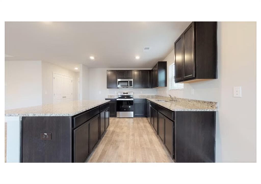4 bedroom, 3 bathroom, 2,000 sq ft single family residence for sale at 502 Headwater Court, LaGrange, GA 30241 — photo 8