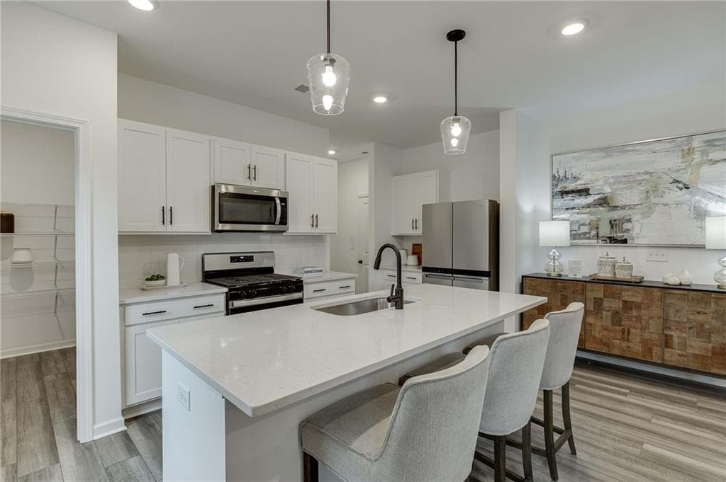 4 bedroom, 3 bathroom, 2,120 sq ft single family residence under contract at 113 Candler Trace, Cartersville, GA 30120 — photo 9
