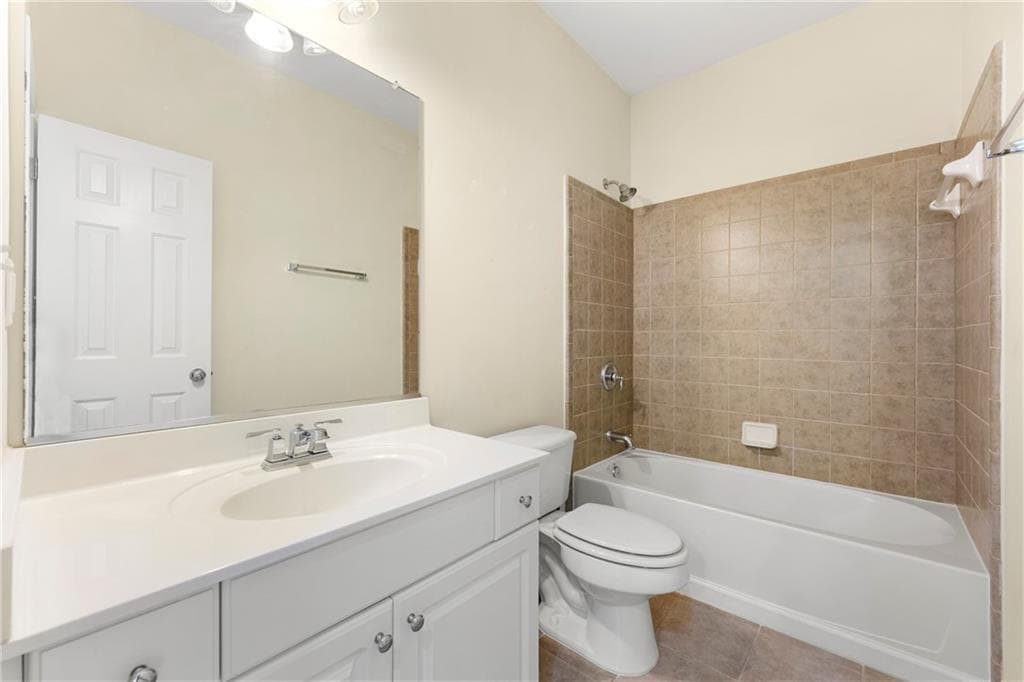 7 bedroom, 5 bathroom, 5,736 sq ft single family residence for sale at 1251 Irwin Lake Way, Marietta, GA 30064 — photo 8