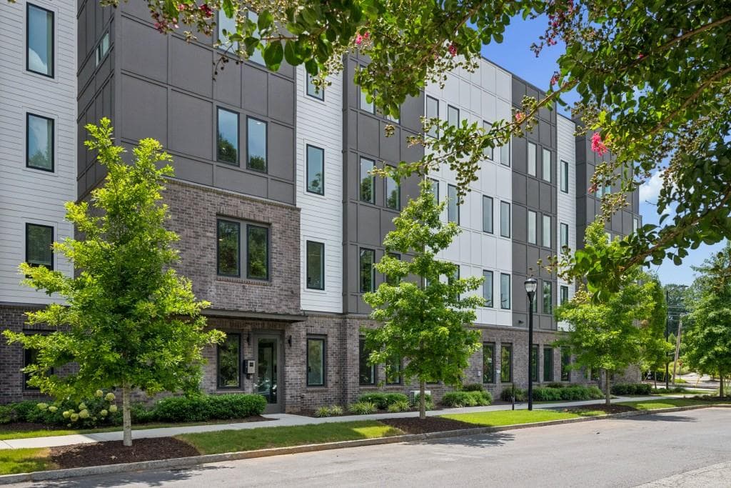 2 bedroom, 2 bathroom, 1,480 sq ft condominium for sale at 371 Grant Circle 1823, Atlanta, GA 30315 — photo 1 of 42