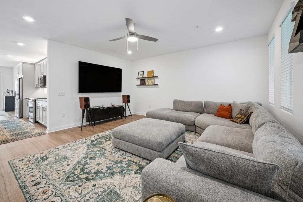 2 bedroom, 2 bathroom, 1,480 sq ft condominium for sale at 371 Grant Circle 1823, Atlanta, GA 30315 — photo 2