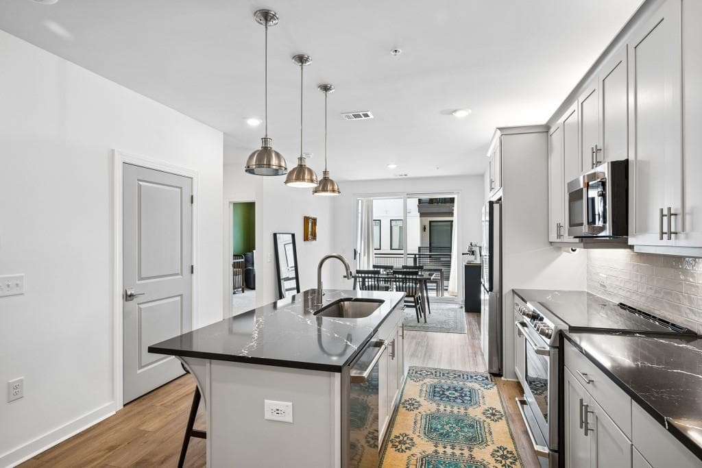 2 bedroom, 2 bathroom, 1,480 sq ft condominium for sale at 371 Grant Circle 1823, Atlanta, GA 30315 — photo 9