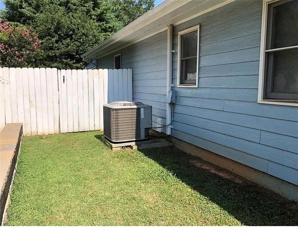 4 bedroom, 2 bathroom, 2,620 sq ft duplex for sale at 2819 Briar Hill Lane, Conyers, GA 30013 — photo 2