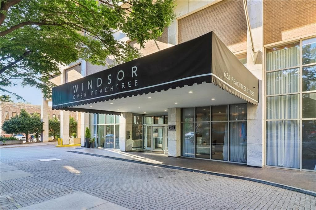 3 bedroom, 2 bathroom, 1,344 sq ft condominium for sale at 620 Peachtree Street 904, Atlanta, GA 30308 — photo 2
