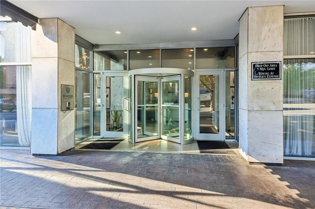 3 bedroom, 2 bathroom, 1,344 sq ft condominium for sale at 620 Peachtree Street 904, Atlanta, GA 30308 — photo 3