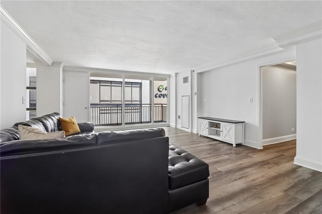 3 bedroom, 2 bathroom, 1,344 sq ft condominium for sale at 620 Peachtree Street 904, Atlanta, GA 30308 — photo 8