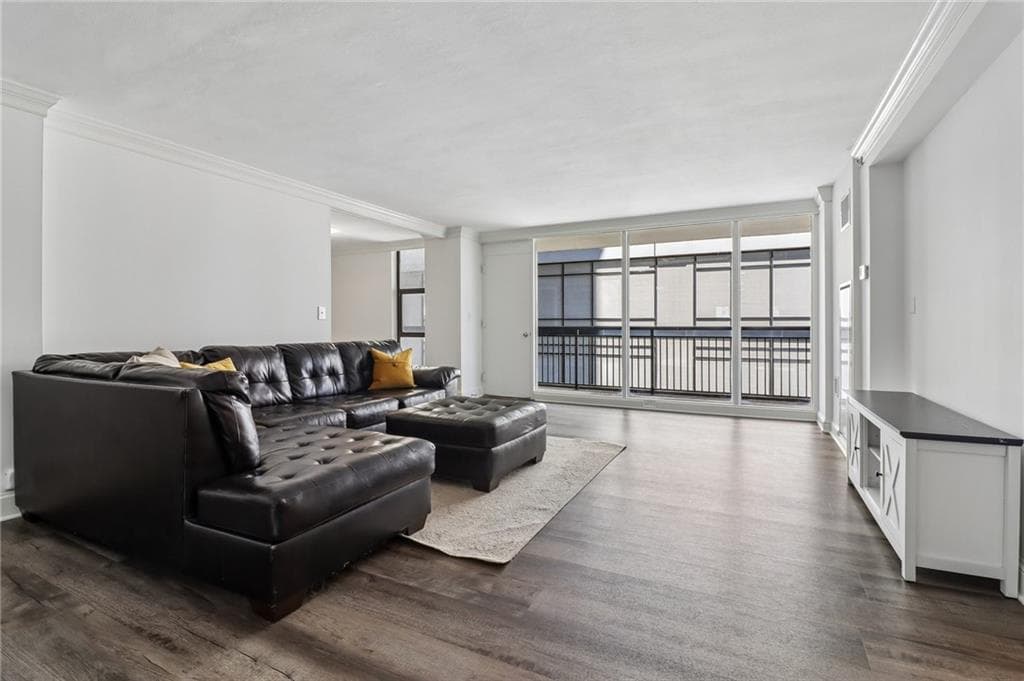3 bedroom, 2 bathroom, 1,344 sq ft condominium for sale at 620 Peachtree Street 904, Atlanta, GA 30308 — photo 7