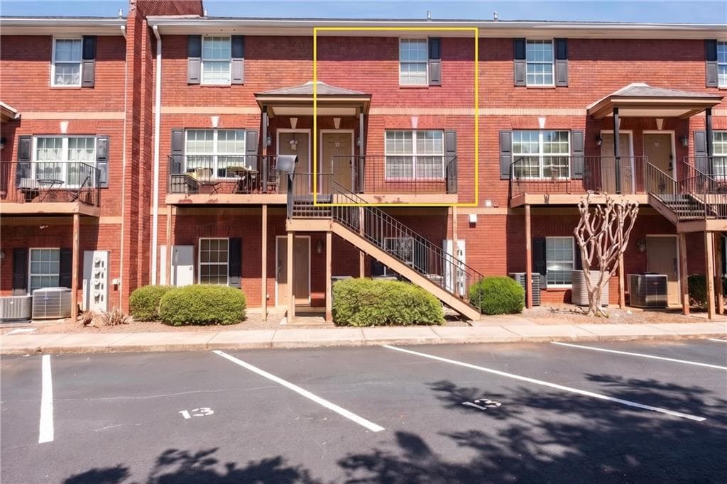 2 bedroom, 3 bathroom, 1,088 sq ft condominium for rent at 105 Whitehead Road 15, Athens, GA 30606 for $1,300 a month