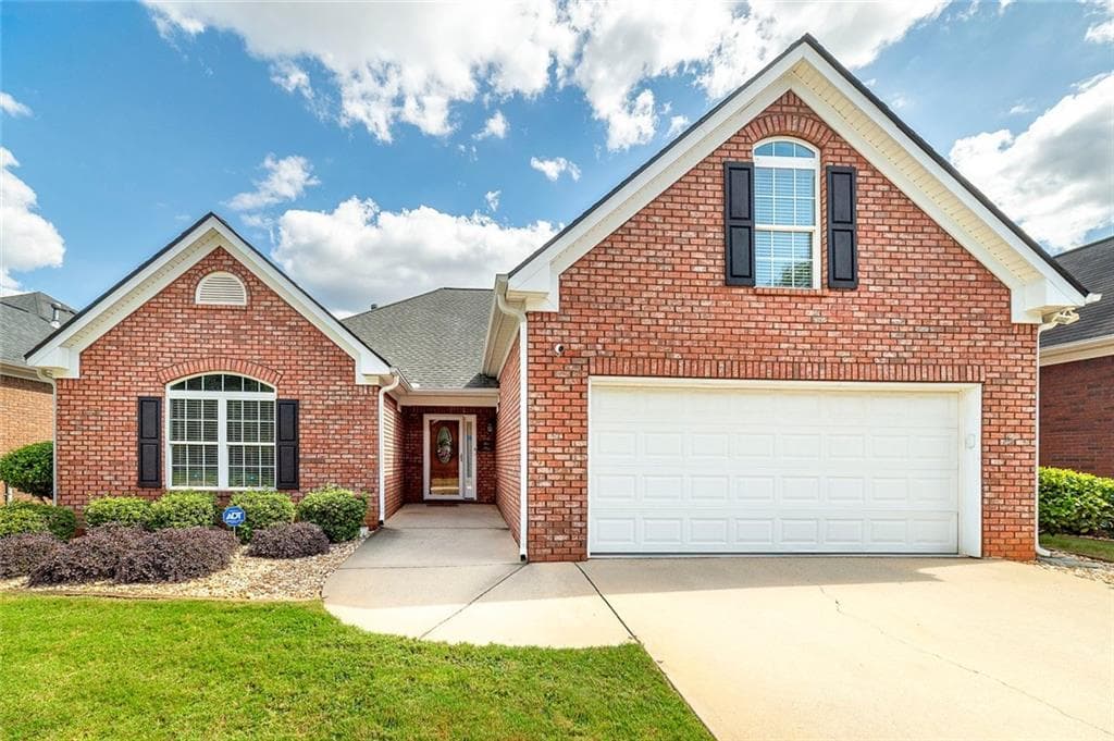 2 bedroom, 2 bathroom, 2,213 sq ft single family residence for sale at 237 Prominent Loop, Mcdonough, GA 30253