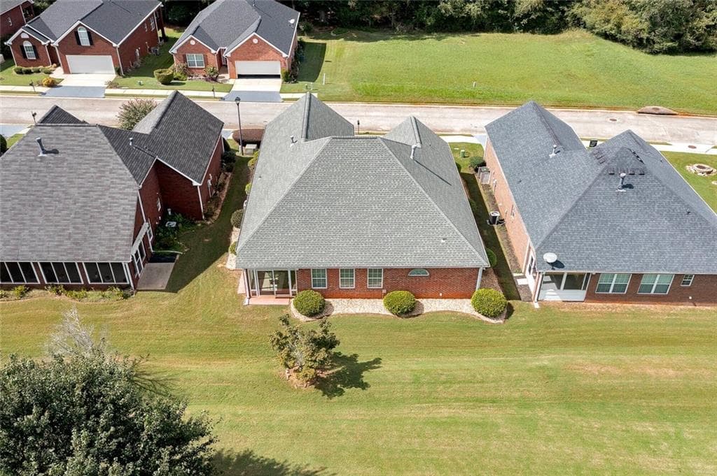 2 bedroom, 2 bathroom, 2,213 sq ft single family residence for sale at 237 Prominent Loop, Mcdonough, GA 30253 — photo 2
