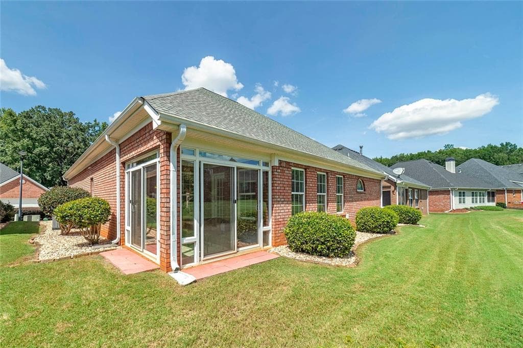 2 bedroom, 2 bathroom, 2,213 sq ft single family residence for sale at 237 Prominent Loop, Mcdonough, GA 30253 — photo 4