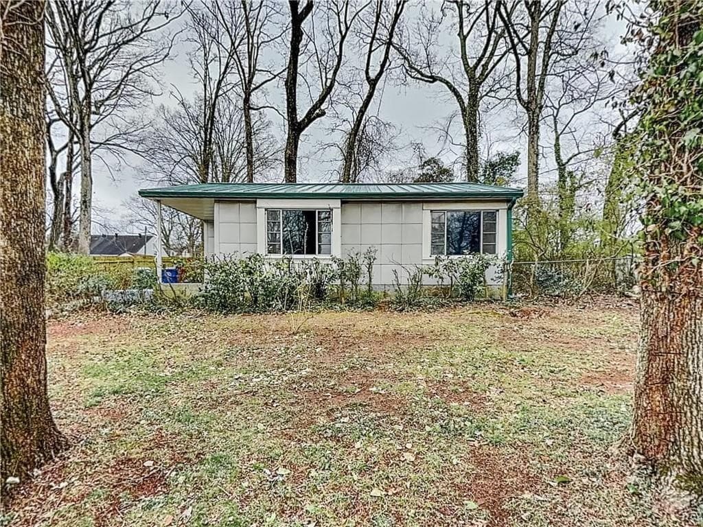 2 bedroom, 1 bathroom, 948 sq ft single family residence for rent at 832 Burchill Street, Atlanta, GA 30310 for $1,175 a month — photo 2