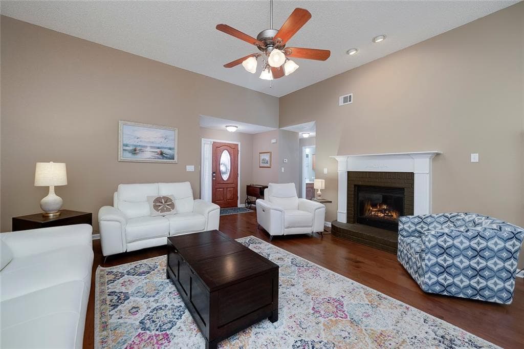 2 bedroom, 2 bathroom, 2,213 sq ft single family residence for sale at 237 Prominent Loop, Mcdonough, GA 30253 — photo 7