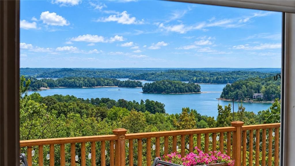 4 bedroom, 5 bathroom, 4,200 sq ft single family residence for sale at 3657 Mariner Bluff Court, Gainesville, GA 30506 — photo 4