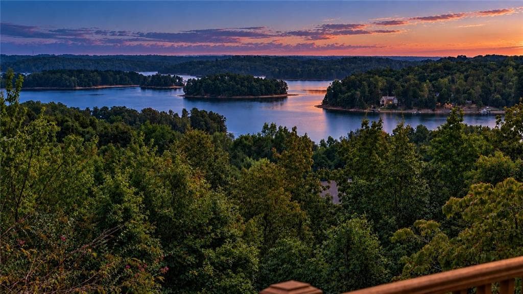 4 bedroom, 5 bathroom, 4,200 sq ft single family residence for sale at 3657 Mariner Bluff Court, Gainesville, GA 30506 — photo 5
