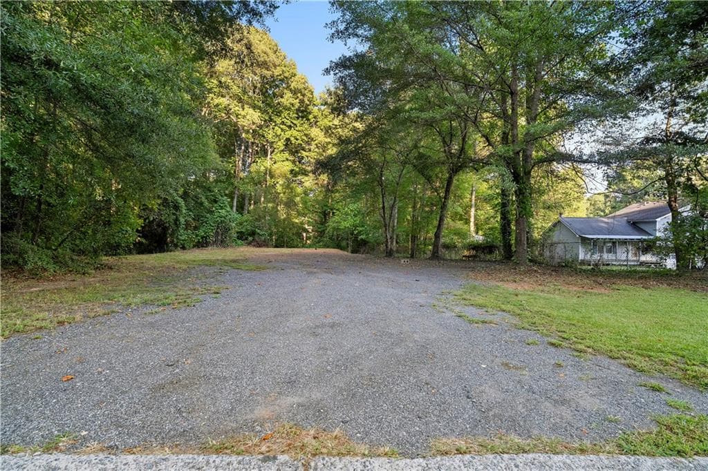 single family residence under contract at 110 Little Brook Drive, Woodstock, GA 30188 — photo 4