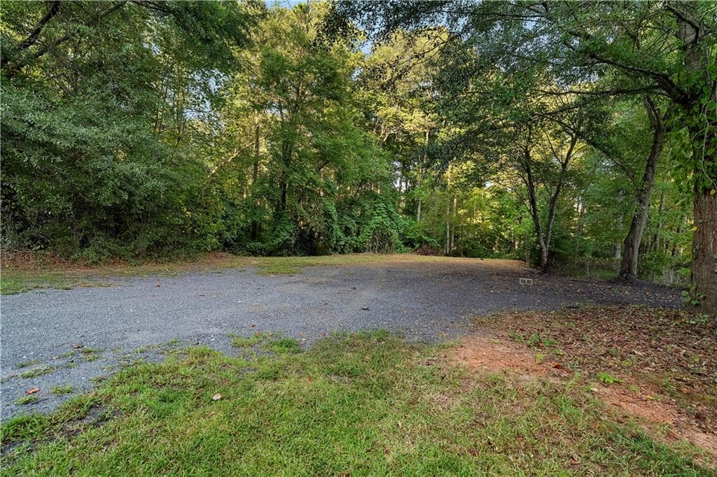 single family residence under contract at 110 Little Brook Drive, Woodstock, GA 30188 — photo 5