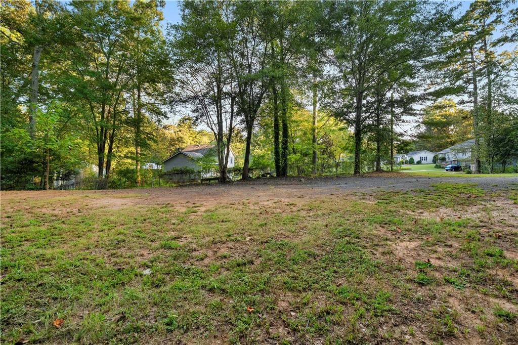 single family residence under contract at 110 Little Brook Drive, Woodstock, GA 30188 — photo 6