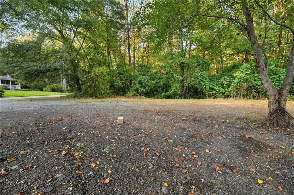 single family residence under contract at 110 Little Brook Drive, Woodstock, GA 30188 — photo 9