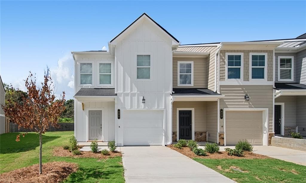 3 bedroom, 3 bathroom, 1,568 sq ft townhouse for sale at 321 Rolling Green Road, Adairsville, GA 30103
