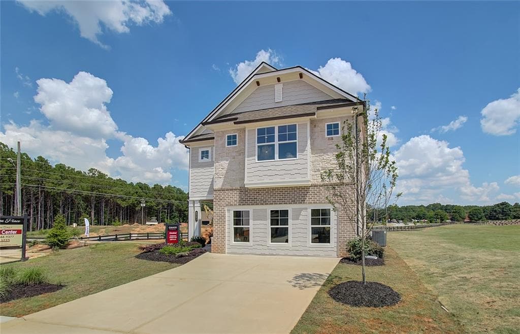 4 bedroom, 3 bathroom, 2,537 sq ft single family residence for sale at 4222 Portsbrook Avenue, Snellville, GA 30039 — photo 2