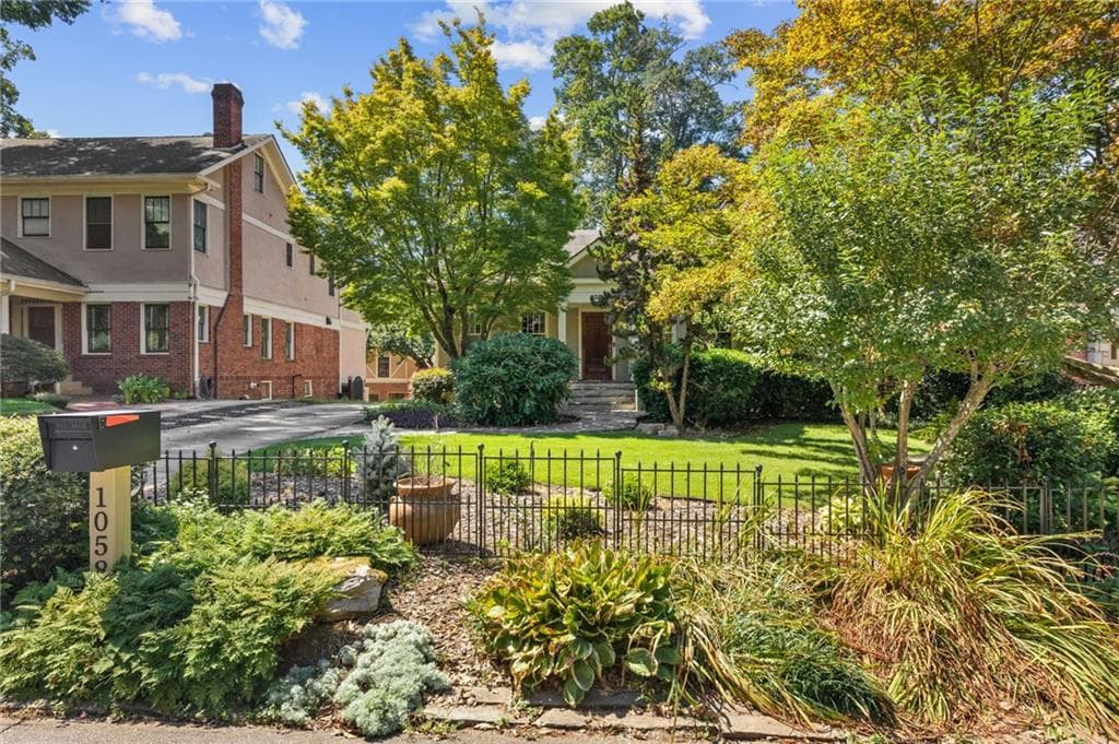 3 bedroom, 2 bathroom, 1,968 sq ft single family residence under contract at 1058 Rosedale Road, Atlanta, GA 30306 — photo 4