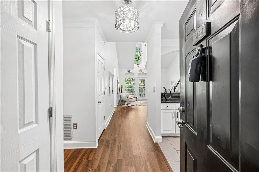 2 bedroom, 1 bathroom, 1,128 sq ft condominium under contract at 1424 Westchester Ridge, Atlanta, GA 30329 — photo 2