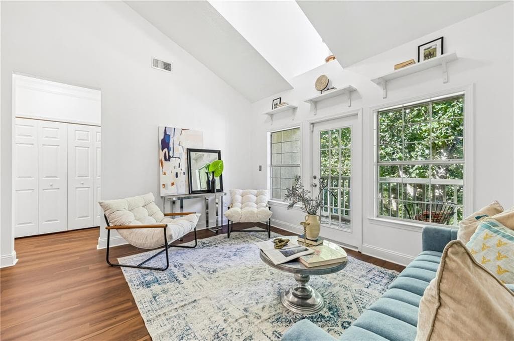 2 bedroom, 1 bathroom, 1,128 sq ft condominium under contract at 1424 Westchester Ridge, Atlanta, GA 30329 — photo 4
