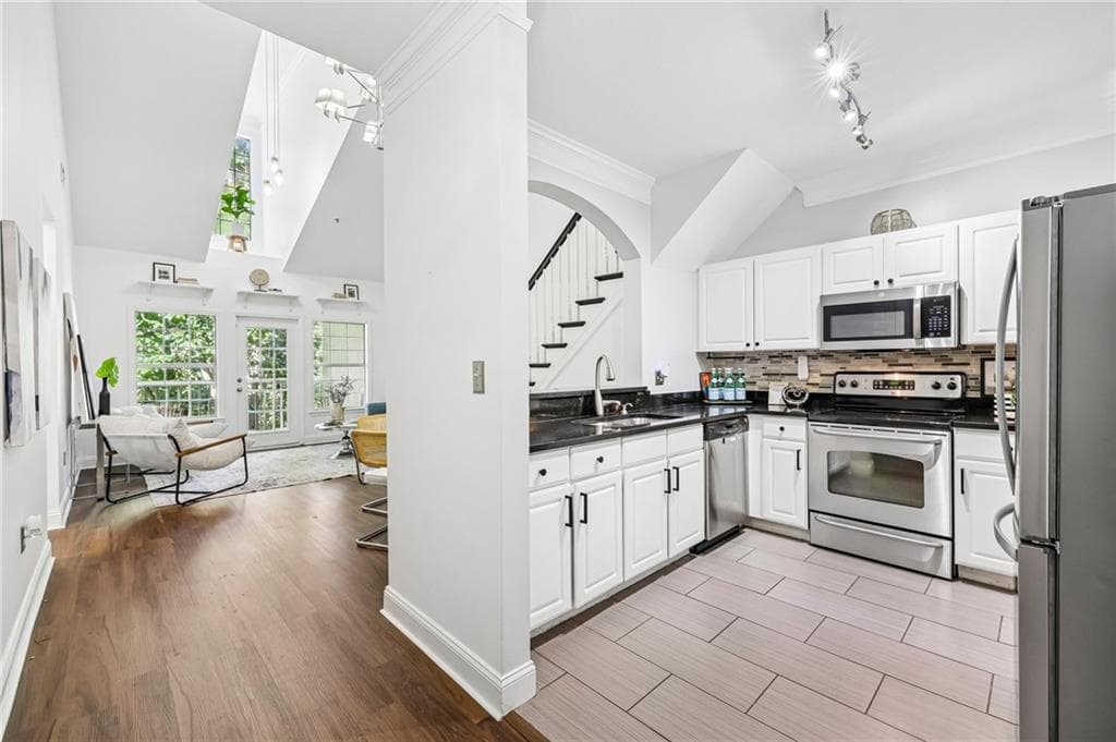 2 bedroom, 1 bathroom, 1,128 sq ft condominium under contract at 1424 Westchester Ridge, Atlanta, GA 30329 — photo 8