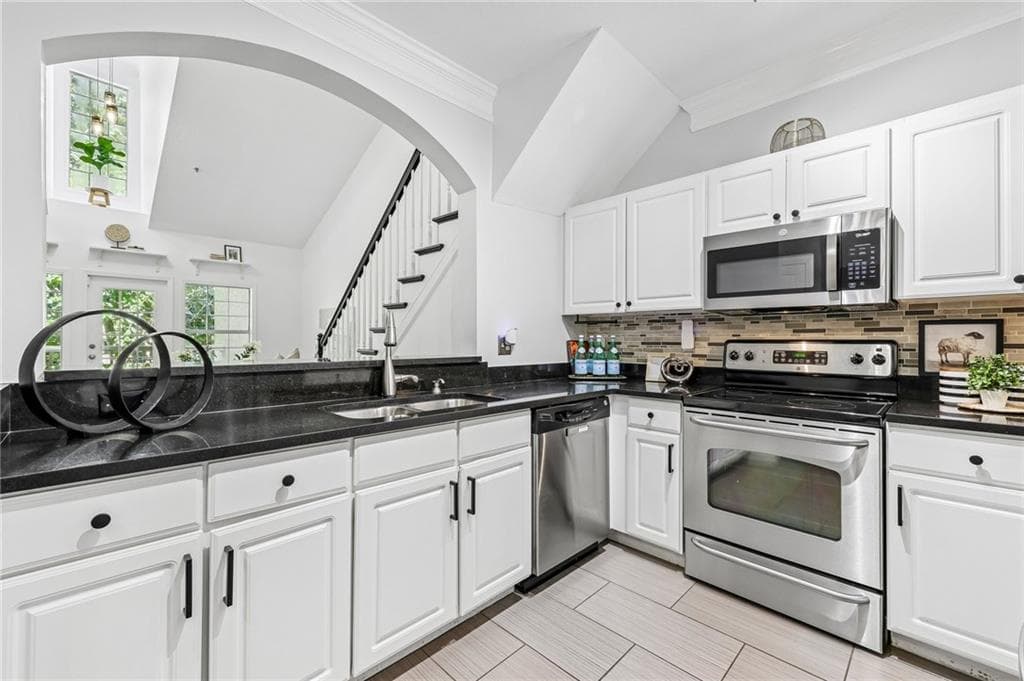 2 bedroom, 1 bathroom, 1,128 sq ft condominium under contract at 1424 Westchester Ridge, Atlanta, GA 30329 — photo 10
