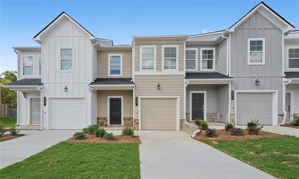 3 bedroom, 3 bathroom, 1,568 sq ft townhouse for sale at 323 Rolling Green Road, Adairsville, GA 30103