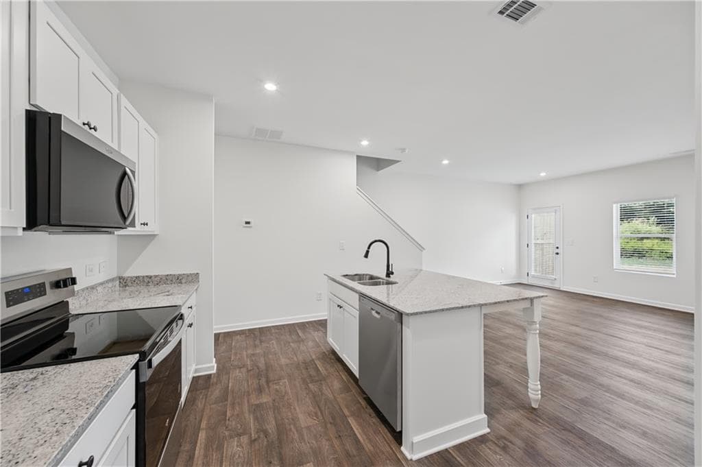 3 bedroom, 3 bathroom, 1,568 sq ft townhouse for sale at 323 Rolling Green Road, Adairsville, GA 30103 — photo 3