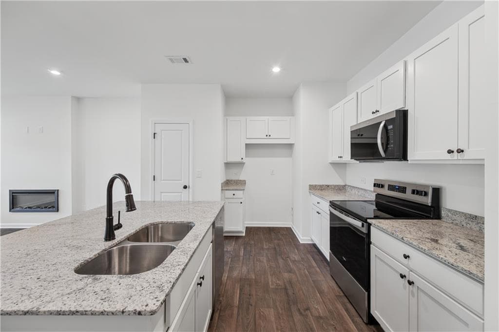 3 bedroom, 3 bathroom, 1,568 sq ft townhouse for sale at 323 Rolling Green Road, Adairsville, GA 30103 — photo 5