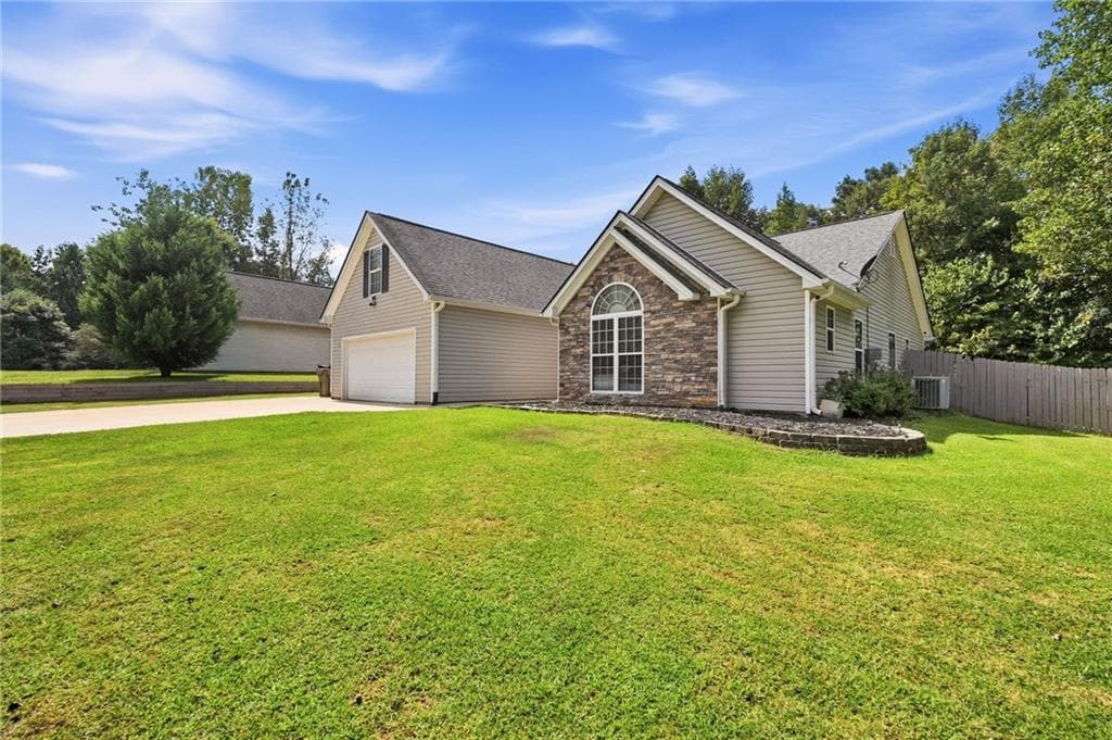3 bedroom, 3 bathroom, 2,326 sq ft single family residence for sale at 198 Celestial Run, Winder, GA 30680 — photo 2